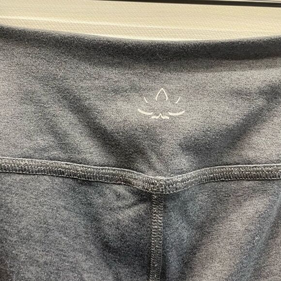 Beyond Yoga Grey Soft Leggings 7/8 size Small - Picture 3 of 7